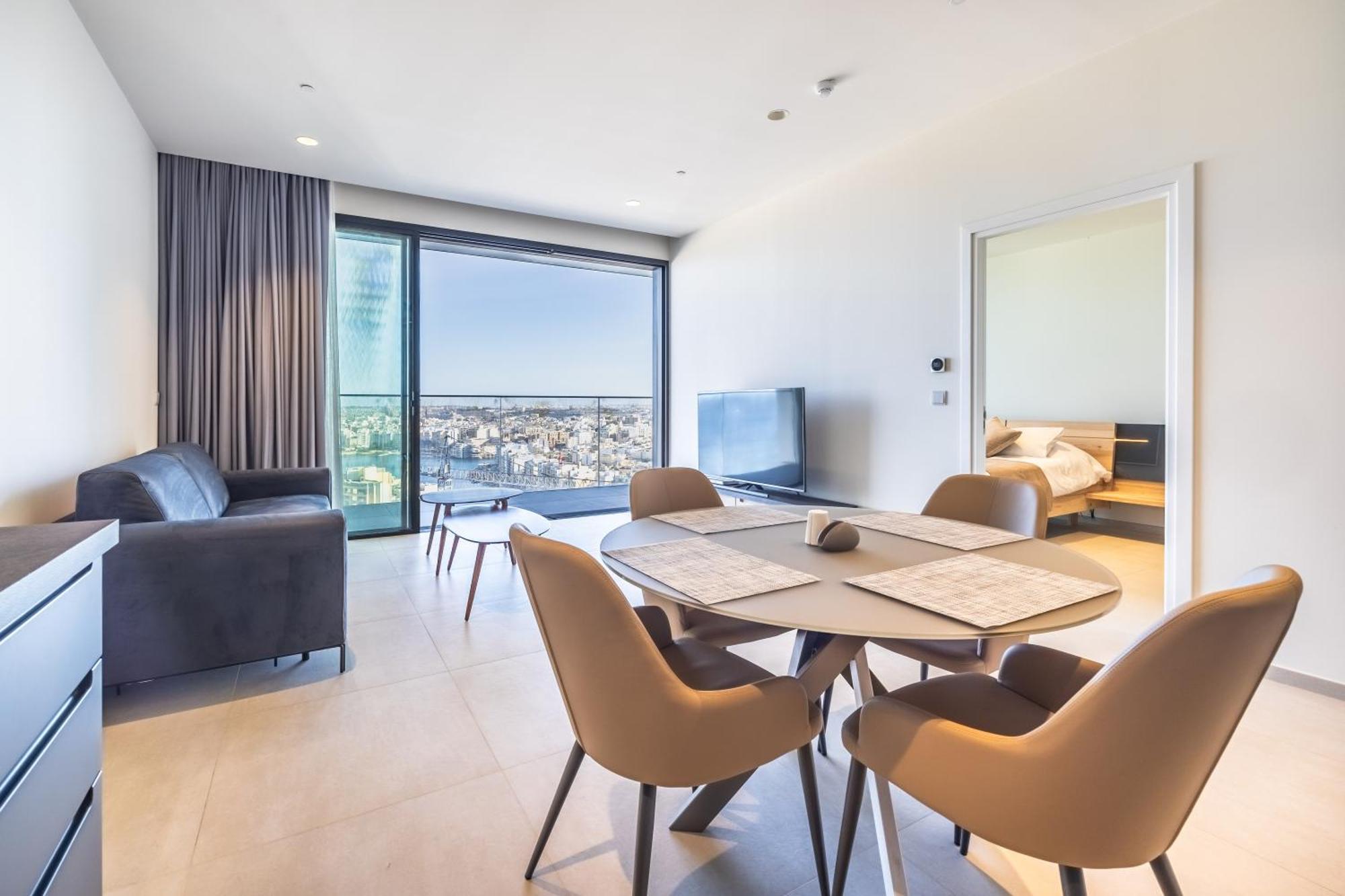 18th Floor Luxury With Common Pool In The Prestigious Mercury Towers By Renowned Zaha Hadid Architects Apartment *